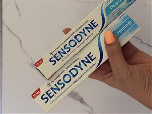 خمیر دندان سنسوداین مدل Sensitive Fluorid حجم 75 میلی لیتر به همراه مسواک سنسوداین مدل GUM Sensitive با برس نرم