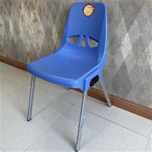 صندلی رزا آذران تحریرات 