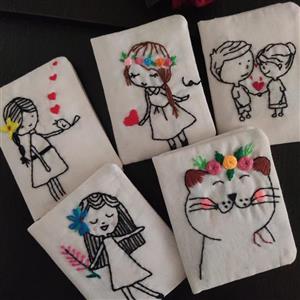 جا دستمال کاغذی  گلدوزی شده با دست برای استفاده توی جیب یا کیف با طرح های زیبا برای شما خوش سلیقه ها