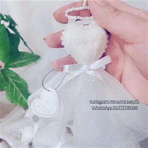 گیفت لباس عروس مناسب عروسی خاص و زیبا رنگ سفید و جنس قند تزیینی