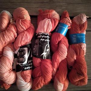 کاموا مرسریزه آنا اسپرت رنگ نارنجی آتشی و شیری 100 گرمی