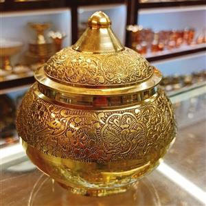 قندان برنجی قلم زنی طرح طاووس مناسب برای میزجلومبلی و میزهای عسلی مناسب برای سرو شکلات قند انواع خشکبار بسیار خاص 