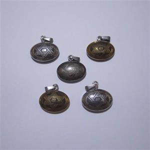 گردنبند ستاره داوود یا آویز ستاره داوود با نقش خاتم سلیمان بر روی حدید معدنی