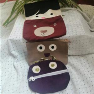 جامدادی عروسکی بسیار شیک وسبک از پارچه مبلی در؛ رنگبندی؛ وترح های متنوع