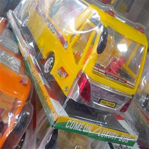 اسباب بازی ماشین اتوبوس آدمک دار