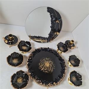 سفره هفتسین رزینی مشکی طلایی دست ساز 10 تکه همراه با برد سیب و سبزه