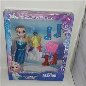 عروسک فروزن همراه با وسایل