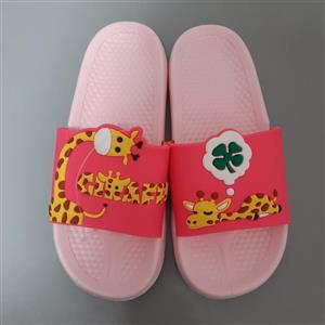 دمپایی دخترانه طرح زرافه وارداتی رنگ صورتی طبی