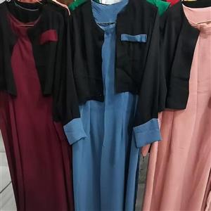 سارافون و کت رویی جنس ابروبادی فری سایز قواره داره رنگبندی دارد