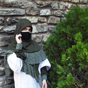 روسری کرپ حریر دور چین دار مجلسی وسط سبز عرض زیاد قواره دار مزون حجاب تبسم همراه با هدیه و 