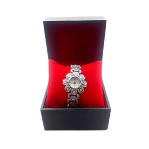 ساعت زنانه والار طرح اتومات بنداستیل نقره ای\nوارداتی از دبی\nکیفیت عالی\nقفل فشاری \nدارای  موتور\n.