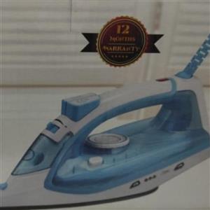 اتو  با کیفیت بالا برند مکسی. کف سرامیک . قدر 2200 وات.پرتاب بخار عالی.دارای مخزن آب