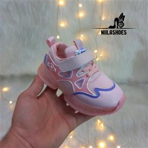 کفش کتونی خارجی  چراغدار بچگانه  فوقولاده شیک کاره درجه1 سایز 25تا30