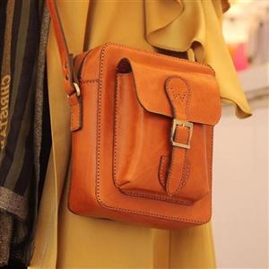 کیف دوشی زنانه چرم طبیعی گاوی دست دوز