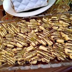 شیرینی شکلاتی پسته ای