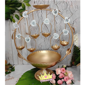 هفت سین دایره ای ایستاده بزرگ طلایی با گل رز سفید