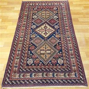 فرش دستباف آنتیک افشار سیرجان طرح ۳ ترنج سایز قالیچه رنگ زمینه سرمه ای رنگ حاشیه کرم کد ۳۹۴۹۱