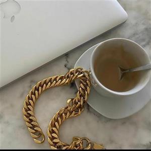 دستبند مردانه کارتیه با بافت متراکم موجود در رنگ طلایی و نقره ای رنگ ثابت و ضد حساسیت دارای روکش طلا و طول دستبند 25سانت