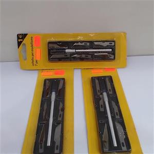 کاتر مخصوص قنادی و سفره آرایی به همراه 6 عدد تیغ برای برشهای مختلف.