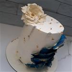 کیک خامه ای با دکور فوندانت و تم رنگی آبی