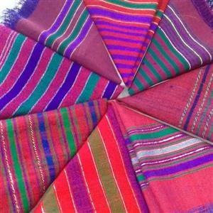 دستمال برای شاباش عروسی ها زیر بشقابی وداخل بوفه روی میز وبسته به سلیقه شما دارد کجا استفاده کنید