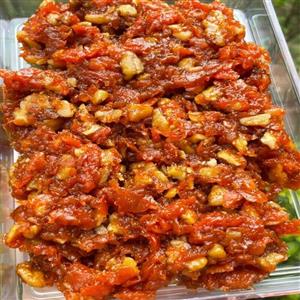حلوا گردویی مخصوص تهیه شده با شیره انگور کاملا ارگانیک وپرمغز