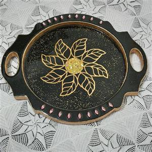 سینی پذیرایی چوب و رزین فوق العاده لاکچری طرح گل رنگ های طلایی و مشکی
