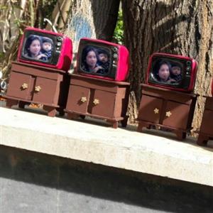 پک تلوزیون و میز نوستالژی