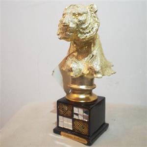 تندیس شیر طلایی