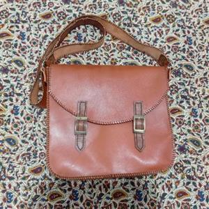 کیف پیاده روی زنانه و دخترانه چرم طبیعی دست دوز