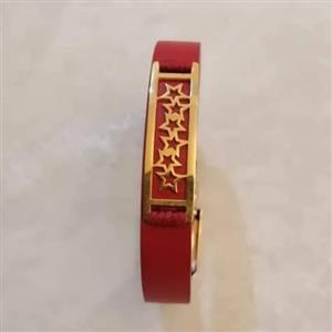 دستبند زنانه چرم طبیعی طرح ستاره ماداماس رنگ قرمز وزن 9 گرم مخصوص هدیه ولنتاین