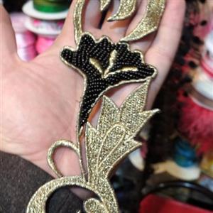 اپلیکه شاخه طلایی مشکی
