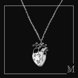 گردنبند قلب با طرح ضربان قلب