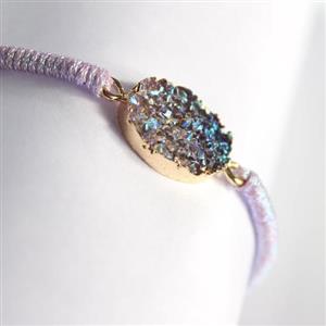 دستبند سنگ نمک با نخ لمه‌ای یاسی