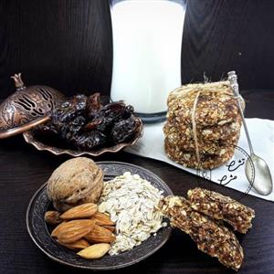 کوکی خانگی جودوسر و خرما با مغزیجات مفید و بدون شکر مناسب جهت رژیمهای روزانه شما .
