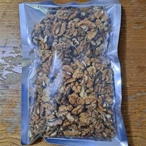 گردو محلی درجه یک روغنی(نیم کیلویی)