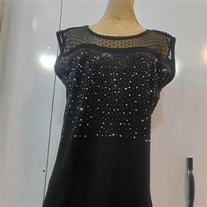 تاپ نگین کاری شده بسیار زیبا با تنخور عالی 
