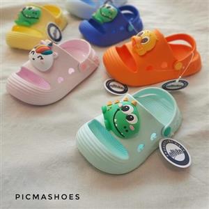 دمپایی eva جلوبسته پسرانه مدل موزیک دارای جنس بسیار سبک و نرم مناسب برای استفاده راحتی و روزمره پسران