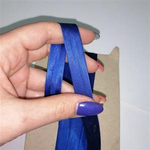 نوار  اریب آبی عرض یک سانت و 3 میلی متر و طول یک متر