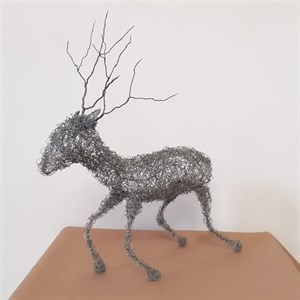 مجسمه سیمی گوزن شاخ دار با کیفیت بالا و زیبا
