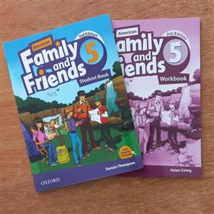 کتاب زبان فمیلی اند فرندز  American Family and Friends 5 سایز وزیری همراه با کتاب کار +Qr کد