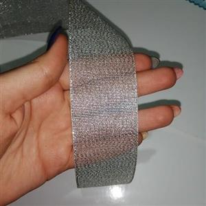 روبان ربان ساتنی زر دار رنگ نقره ای عرض چهار سانت طول یک متر