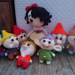 عروسک بافتنی سفید برفی و هفت کوتوله