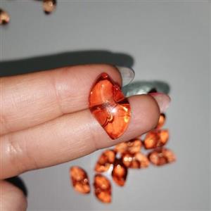 دکمه لباس شیشه ای رنگ قرمز کمرنگ کوچک بسته 8 عددی