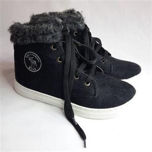 نیم بوت زنانه بندی خزدار  سایز  37 تا 40  رنگ مشکی