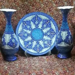 ست بشقاب میناکاری 25 سانتی و 2 گلدان 26 سانتی طرح ترنج اثر استاد قاسمی 