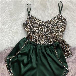 لباس خواب ساتن.تاپ و شورتک پلنگی سبز زمردی.سایز38تا46