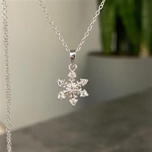 گردنبند نقره  دونه برف عیار 925  روی قفل کار عیار 925 حک شده مناسب کادو تولد