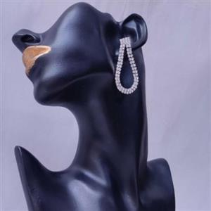 گوشواره زنانه اشک نگین کریستال براق مجلسی خاص پسند زیورآلات فلزی رنگ ثابت نقره ای رنگ اکسسوری زنانه