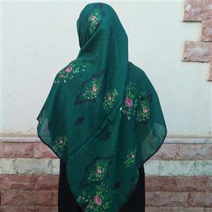 روسری نخی طرح گلناز  زمینه سبز قواره 140  دور دست دوز